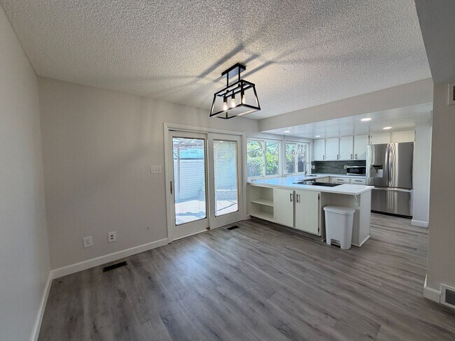 Building Photo - 529 S Xenon Ct