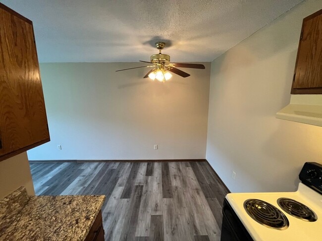 Building Photo - 6001-6023 E Viking Blvd