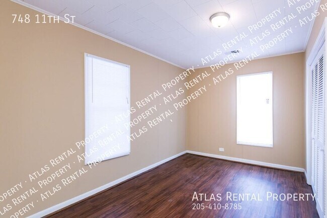 Building Photo - 748 11th St