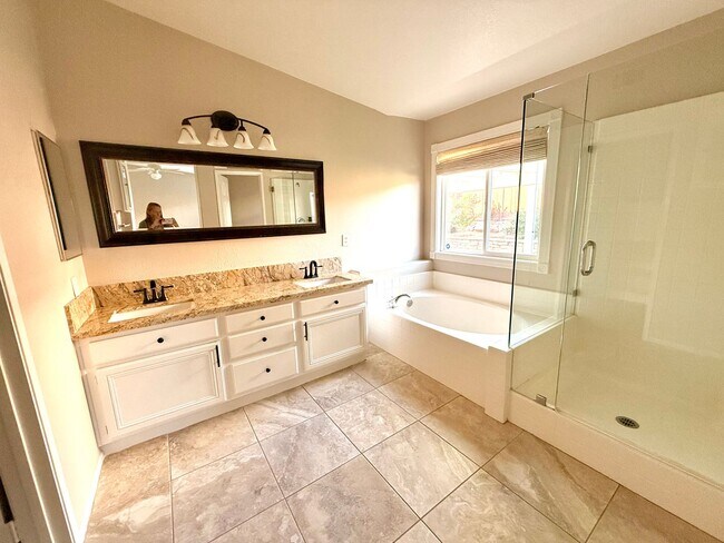 Building Photo - 4 Bed Single Story Home for rent in Wildomar