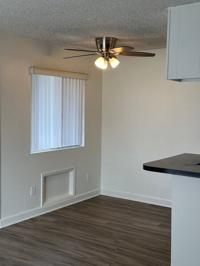 Building Photo - 7434 Mesa College Dr