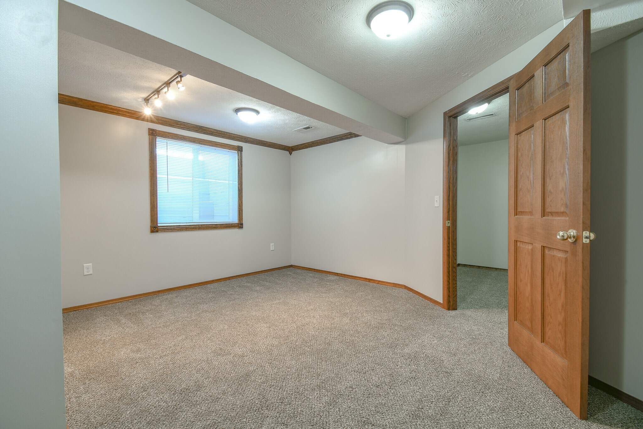 Building Photo - 9412 Forest Glen Dr