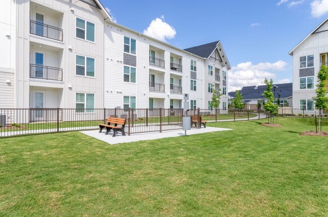 Building Photo - 13939 Hillcroft Ave