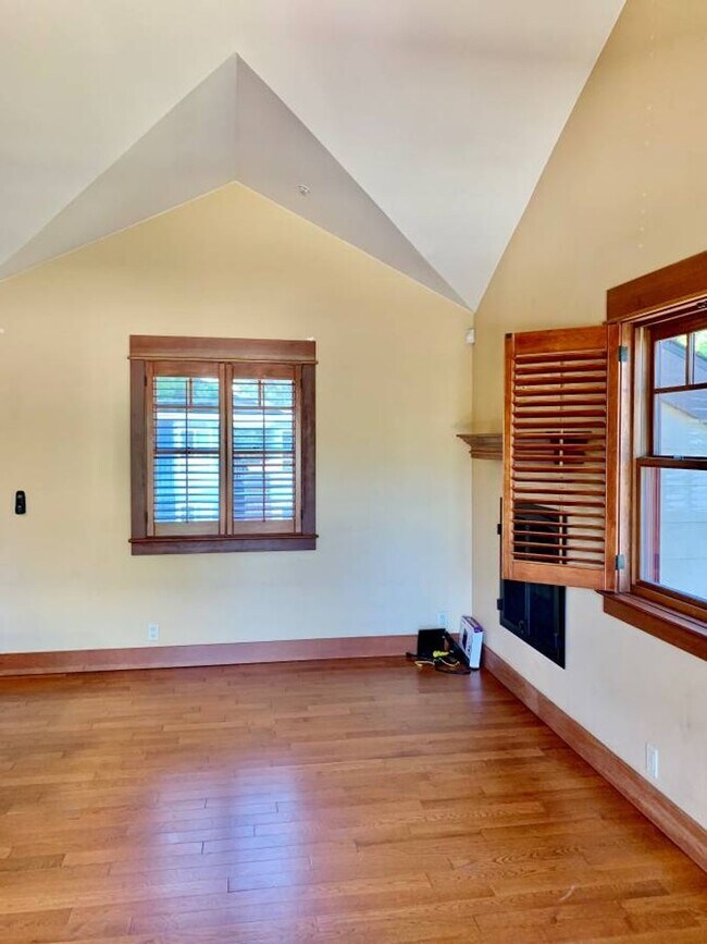 Building Photo - 3 Bedroom/2 Bath Downtown SLO