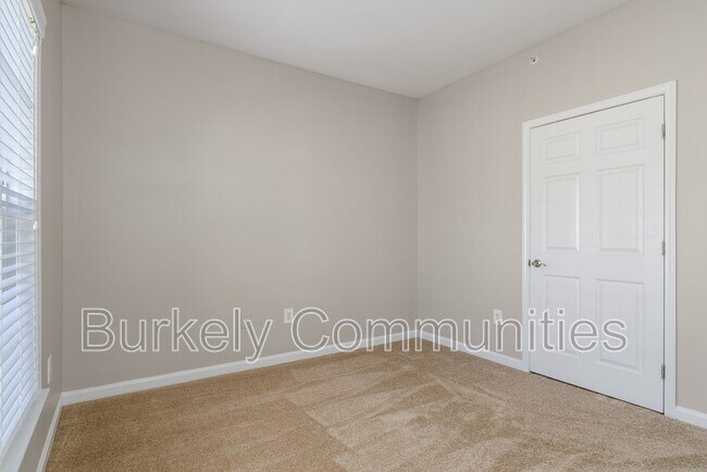 Building Photo - 104 Thornton Ct