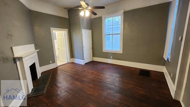 Building Photo - 826 E Duffy St