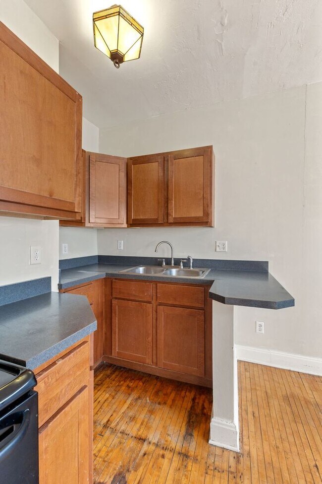 Building Photo - 5703 E Washington St