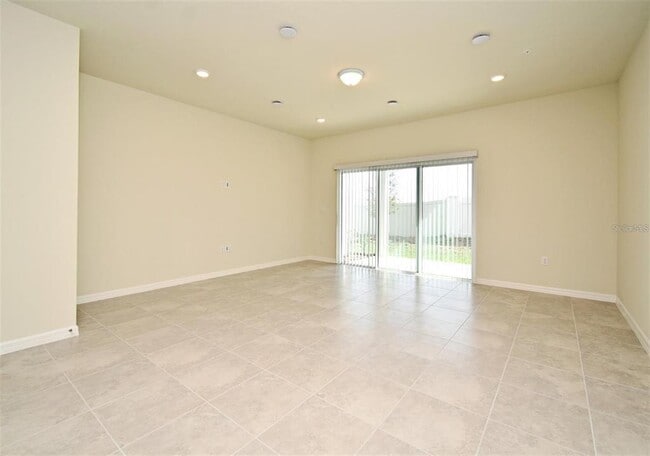 Building Photo - 3195 Emerald Acrs Ln