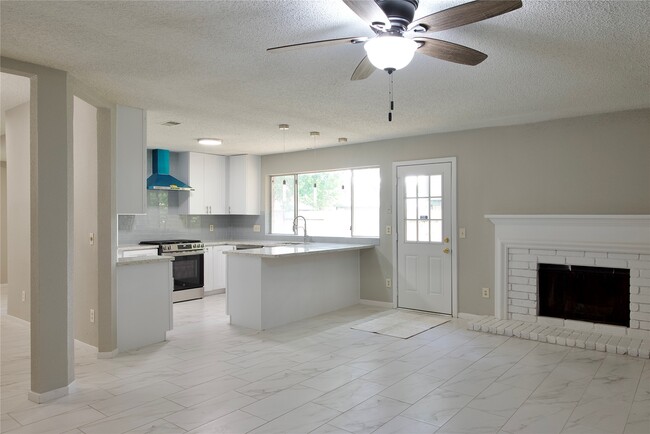 Building Photo - 3418 Green Fields Dr