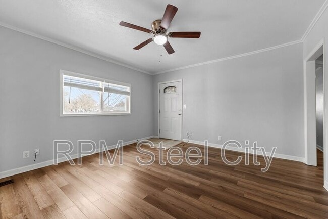 Building Photo - 903 W 15th St