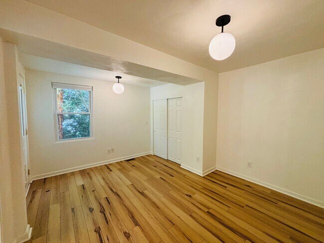 Building Photo - 307 Ellett Rd