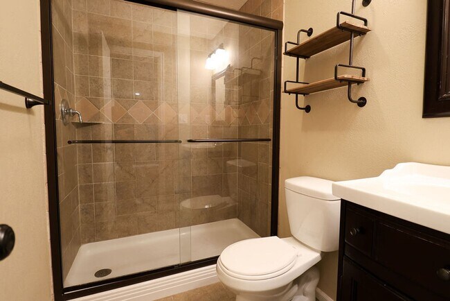 Building Photo - Beautiful Updated Town Home in Fort Collins
