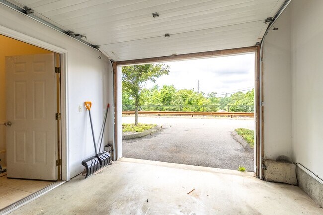 Building Photo - Spacious Luxury Multi Level, 2 Bedroom Condo