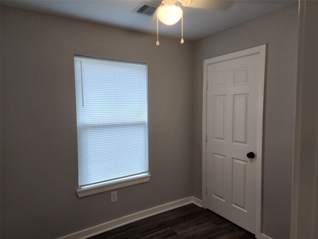 Building Photo - 1508 Carver Ave