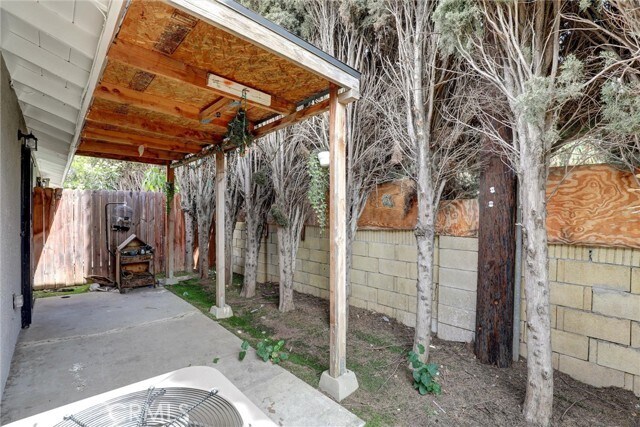 Building Photo - 404 E Glendale Dr