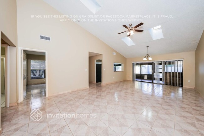 Building Photo - 2703 SW 5th St