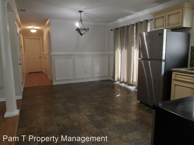 Building Photo - 3 br, 1.5 bath House - 204 Holiday Circle