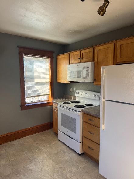 Building Photo - 619 1st St