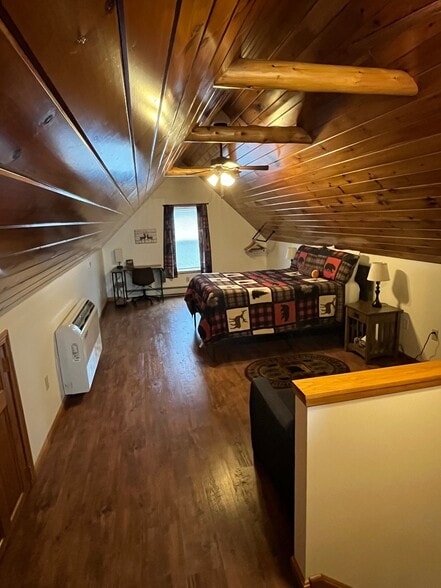 Building Photo - 456 Main St