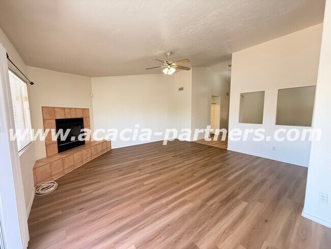 Building Photo - Four Bedroom in Rita Ranch