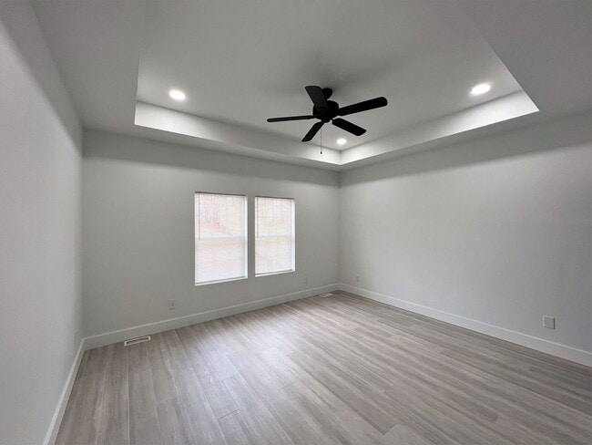 Building Photo - LOCATED IN HISTORIC PARKRIDGE!!