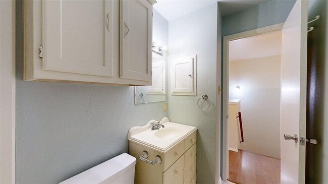 Building Photo - 1904 Dartmouth St