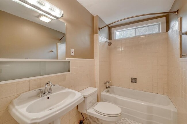 Building Photo - 1404 Juliet St