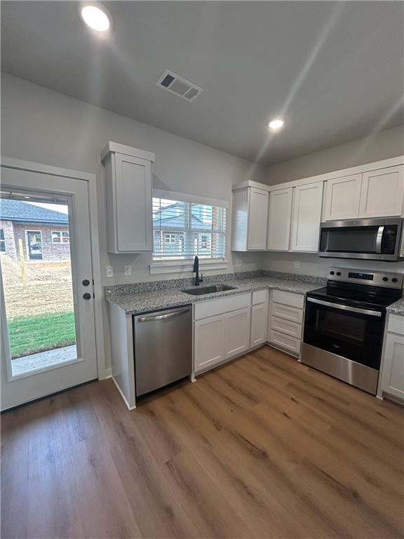 Building Photo - 621 Cosmos St