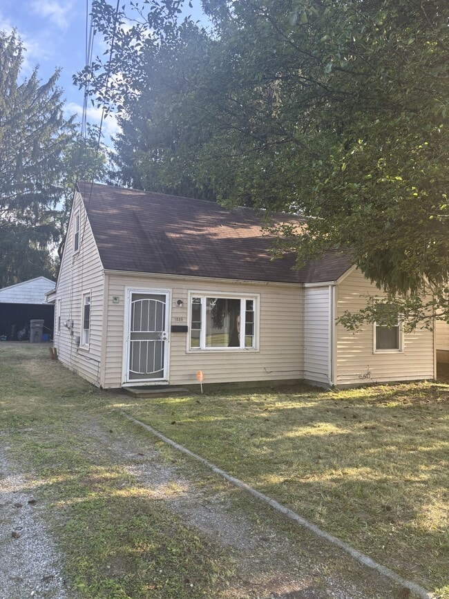Primary Photo - 1539 Wakefield Ave