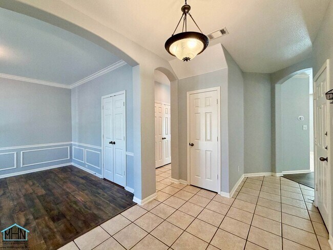 Building Photo - 518 Willow Grove Dr