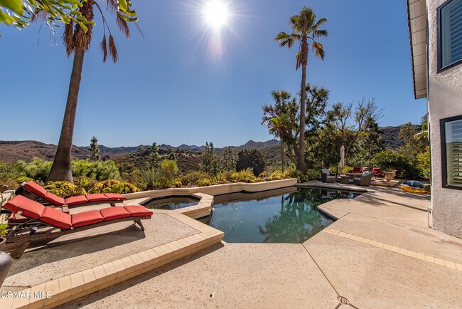 Building Photo - 2670 Grandoaks Dr