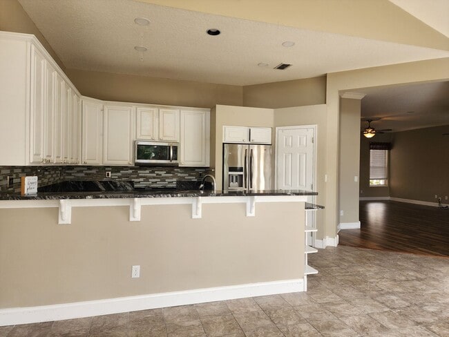 Building Photo - Hunters Creek Home with Fenced Back Yard in Guard-Gated Golf Community