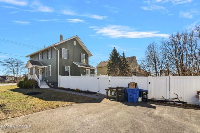 Building Photo - 108 Morris Ave