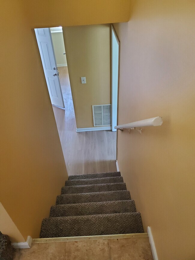 Building Photo - 1925 Heatherwood Dr