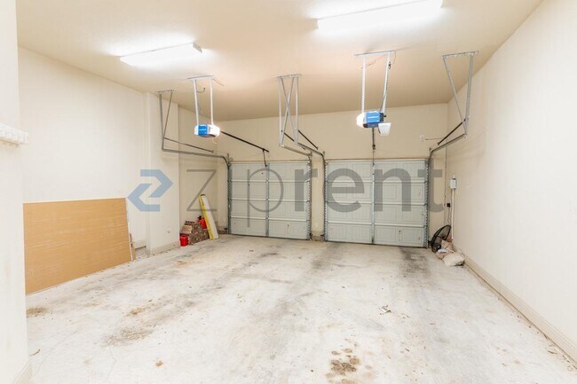 Building Photo - Unit