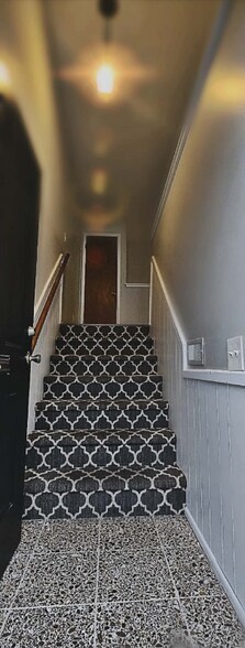 Building Photo - 911 W River Blvd