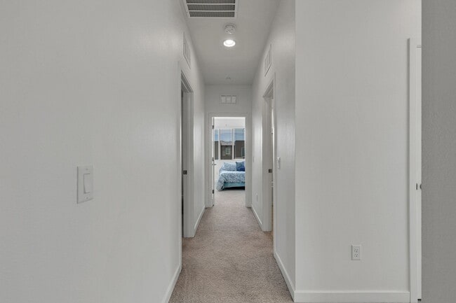 Building Photo - Luxurious Home in Henderson’s Desirable 89052 Community!