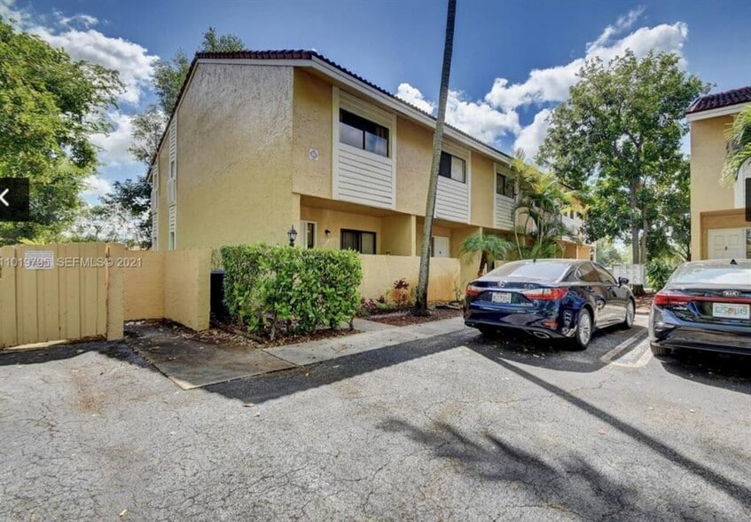 Building Photo - 9270 NW 40th St
