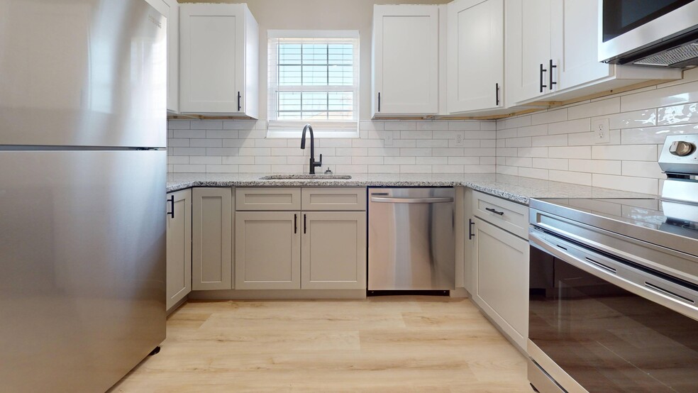 Fully Renovated Kitchen - Augusta Square Apartments