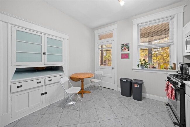 Building Photo - "Charming 3-Bed Duplex with Hardwood Floors & Cozy Fireplace - 6114 Waterman Blvd, St. Louis!" ST...