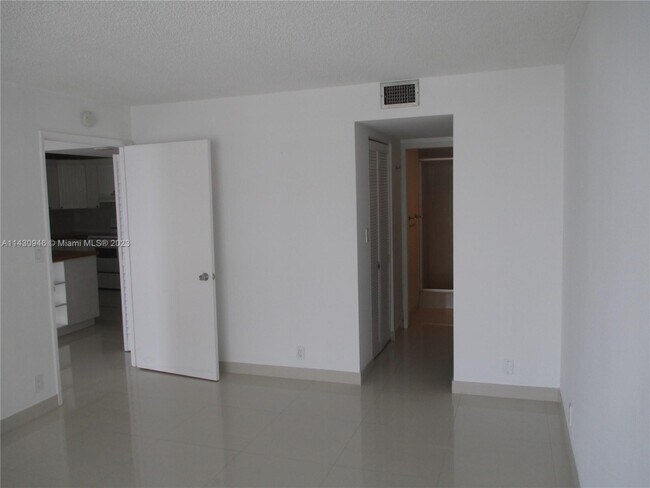 Building Photo - 1865 Brickell Ave