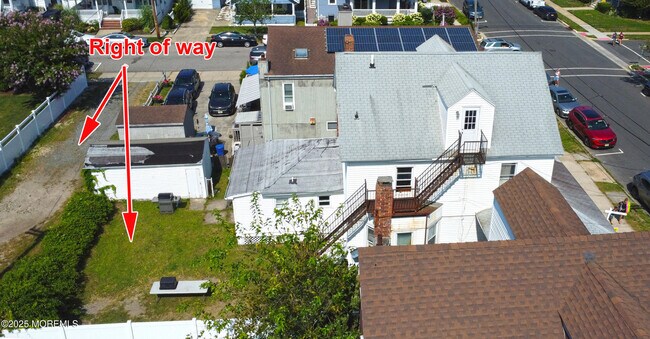 Building Photo - 113 12th Ave