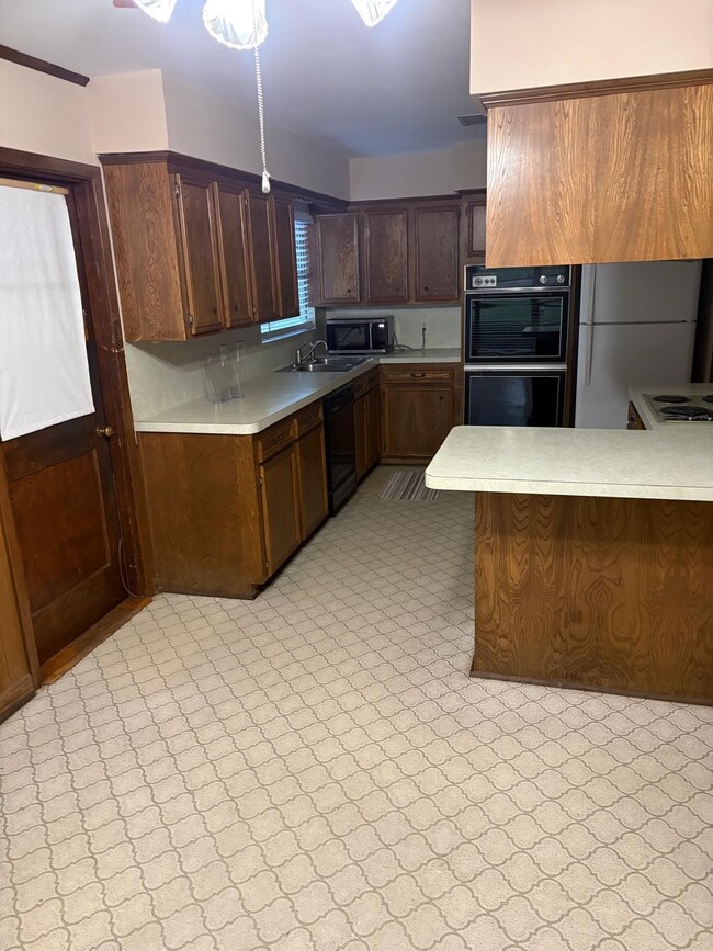Building Photo - 9526 Vogue Ln