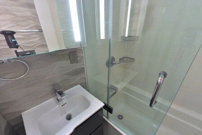 Building Photo - 438 W 52nd St