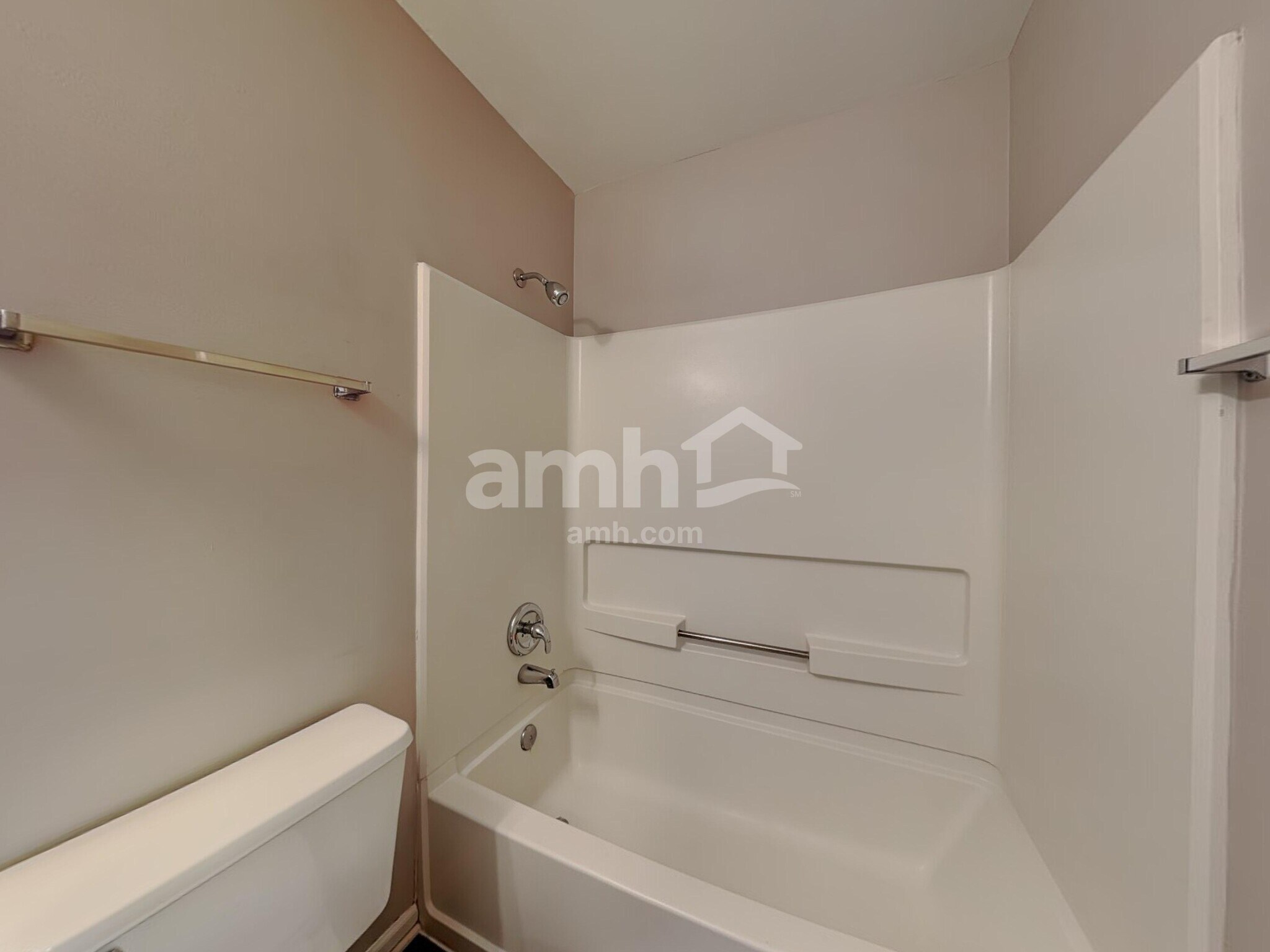 Building Photo - 2990 Waters Edge Cir