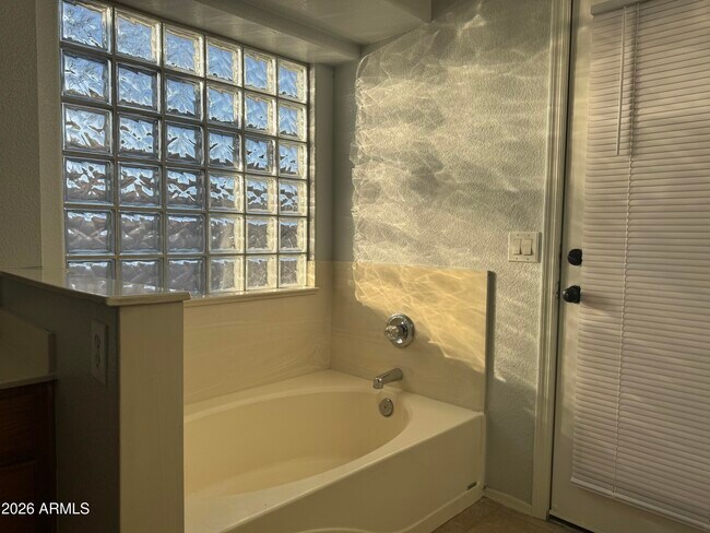 Building Photo - 1710 N 125th Ln