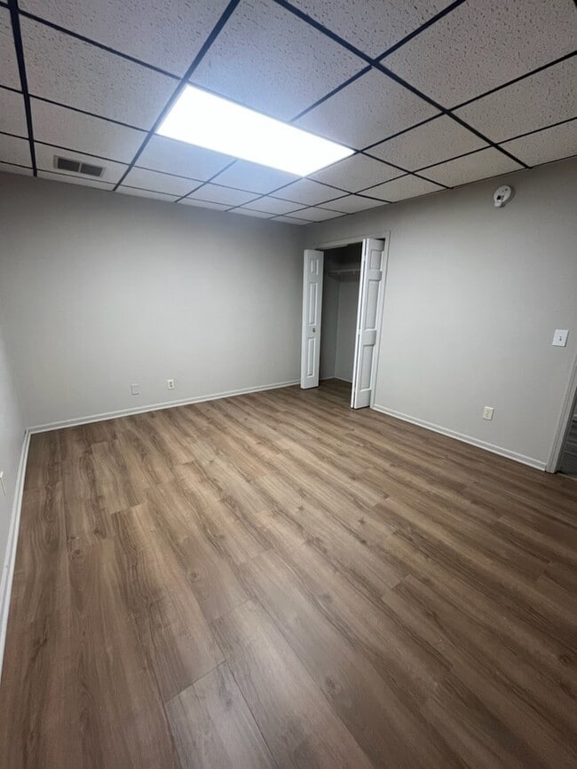 Building Photo - 3353 N Whitehall Rd