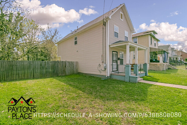 Building Photo - Spacious Single Family home with Huge Back...