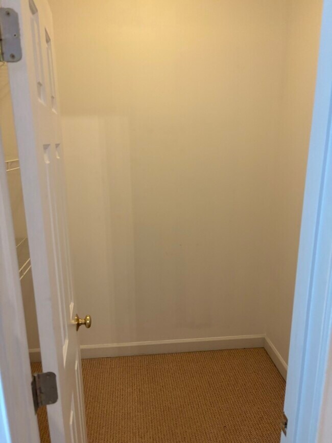 Building Photo - 279 Sandstone Rd