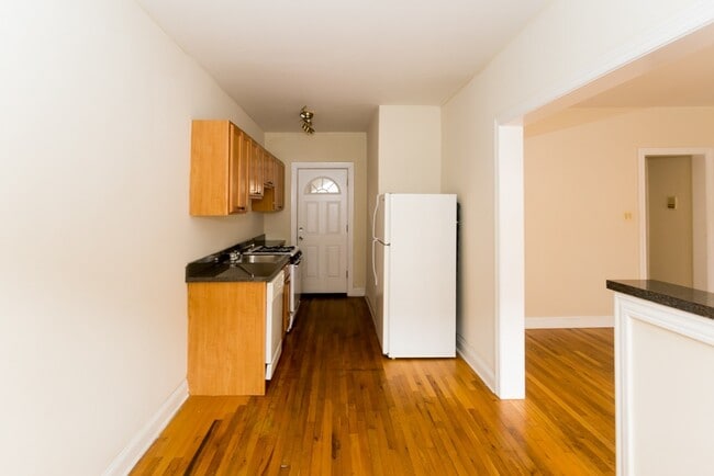 Building Photo - 665 W Cornelia Ave